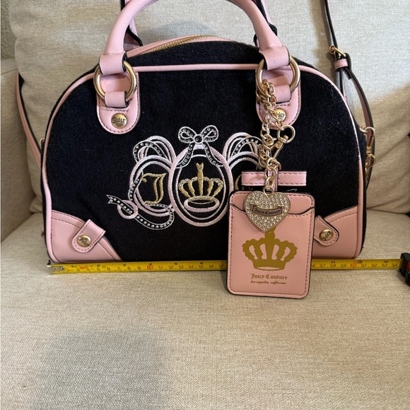 Beautiful JUICY COUTURE JUICY LOVERS CLUB BOWLER LIQUORICE PINK XBODY Bag - Picture 7 of 16